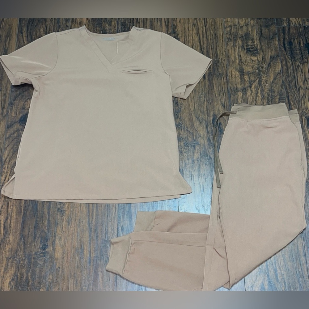 High waisted mandala scrub set size large